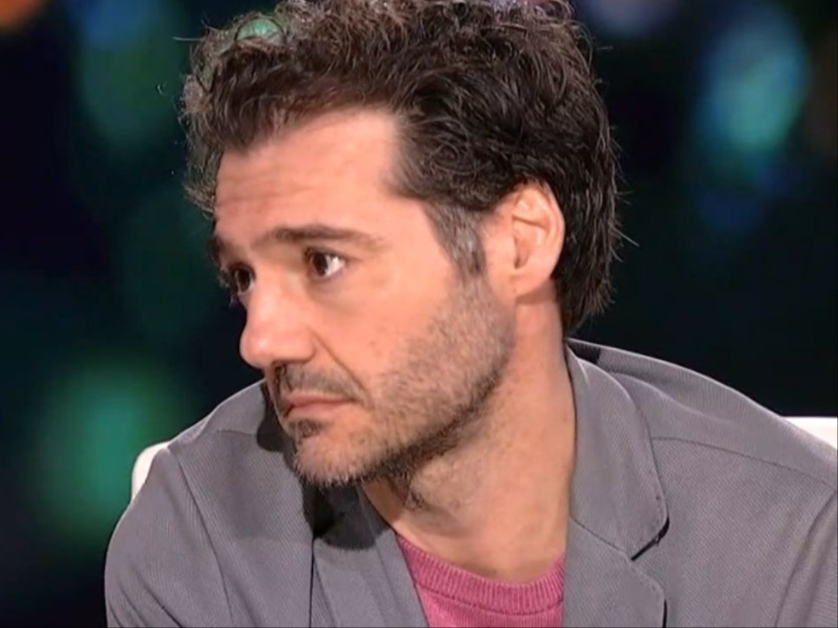 Θάνος Τοκάκης για τον θάνατο του αδελφού του: «Πέντε χρόνια μετά, τον κουβαλάω μέσα μου – Μου λείπει περισσότερο στις γιορτές»