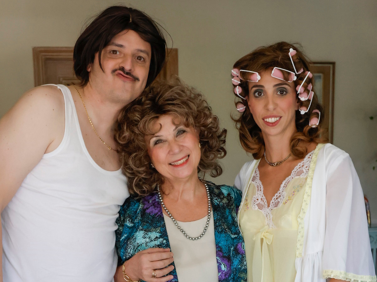 Τότε και Τώρα: Αποκλειστικές backstage φωτογραφίες από τα γυρίσματα της σειράς του ΣΚΑΙ – Όσα θα δούμε απόψε