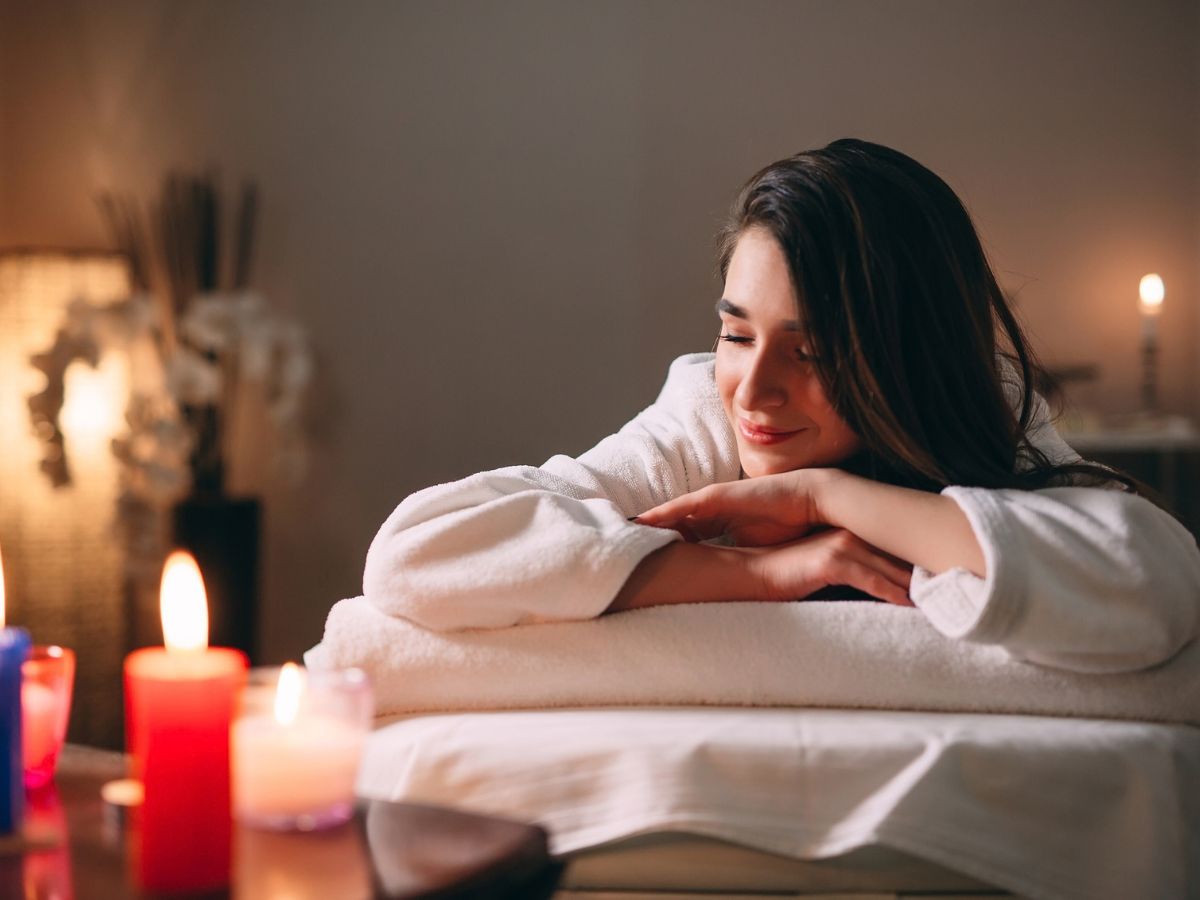 Η βραδινή wellness ρουτίνα που θα λατρέψεις: 7 συνήθειες για να χαλαρώσεις και να κοιμηθείς καλύτερα