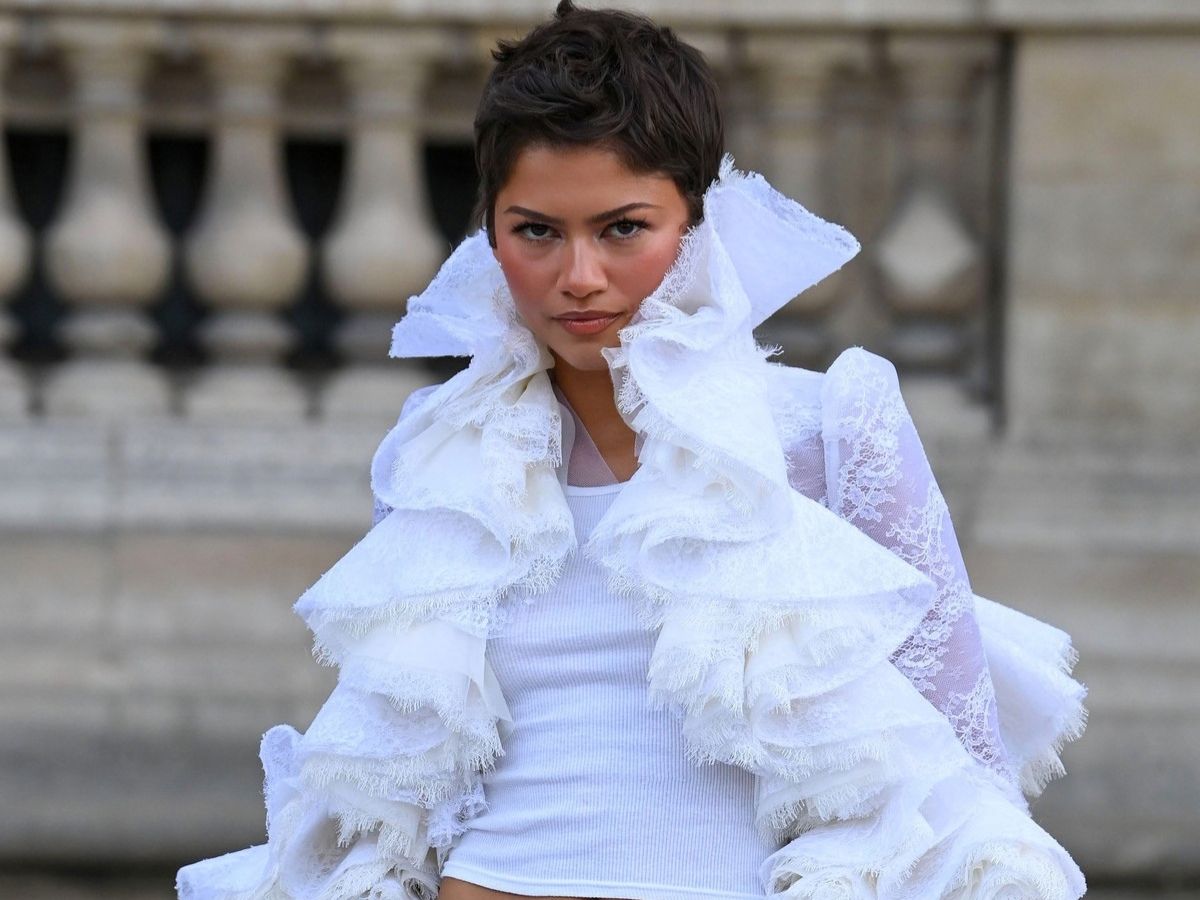 Zendaya: Το messy pixie κούρεμά της έκλεψε τις εντυπώσεις στο show του οίκου Louis Vuitton